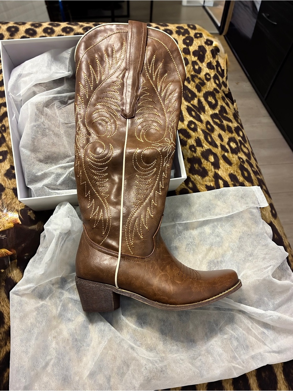 Women's Brown Western Cowboy Boots - Stylish Embroidered Shaft